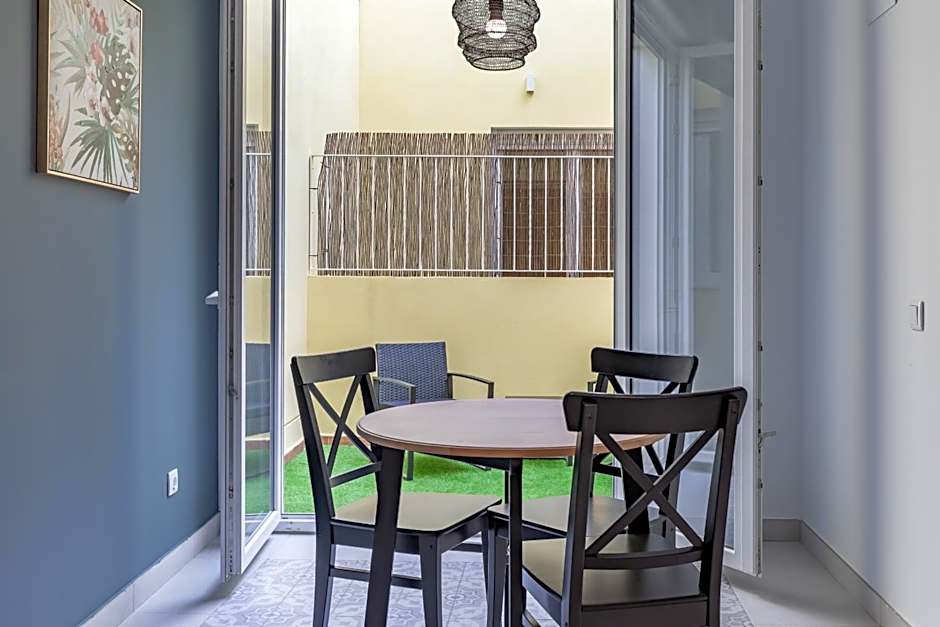 Chic & Comfortable Apartment, Private Terrace