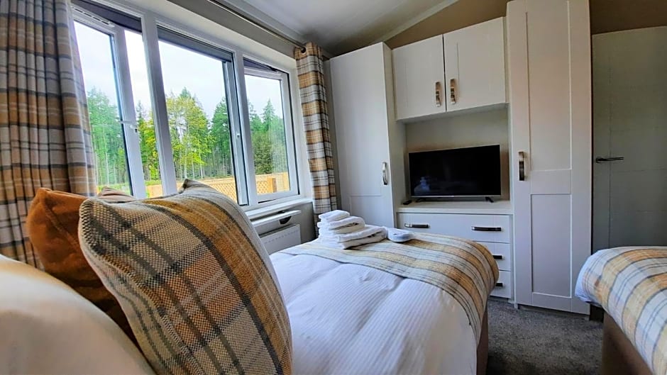 Hollicarrs - Lilypad Lodge