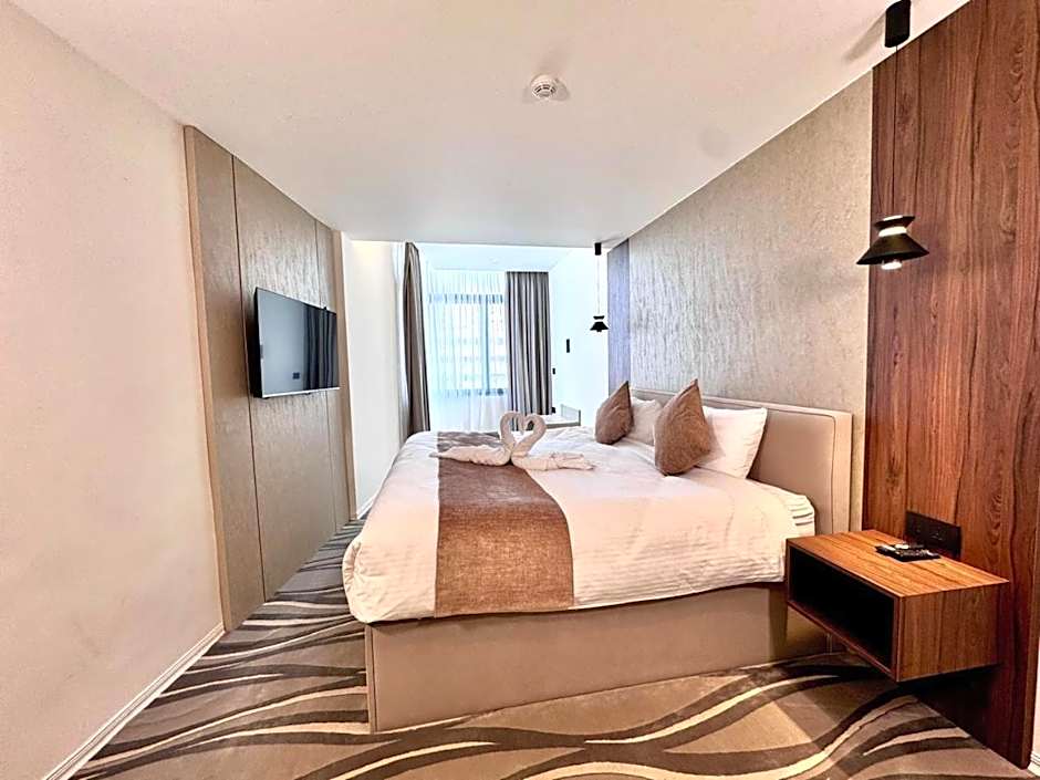 New MerryLand Hotel
