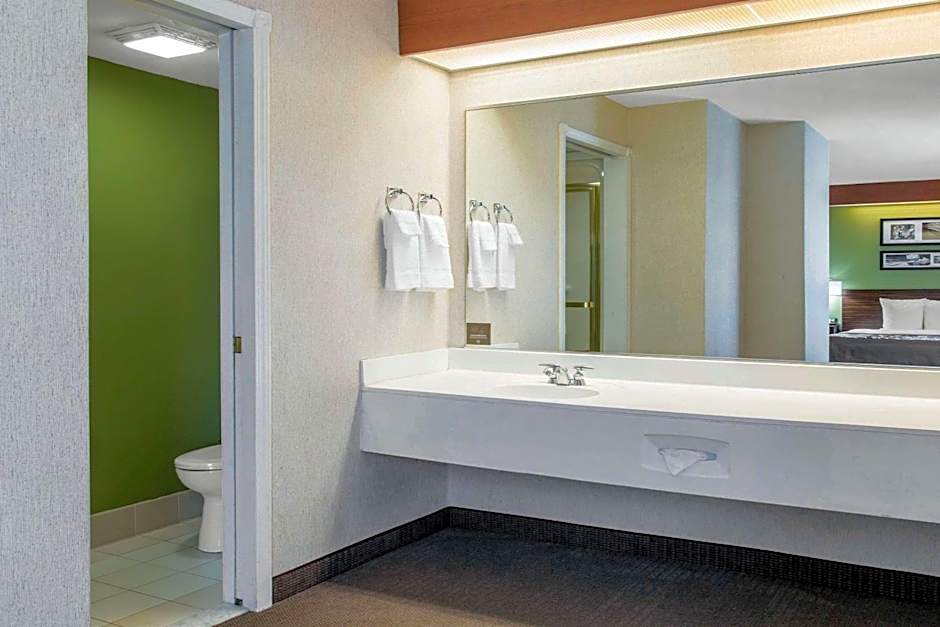 Sleep Inn & Suites Oregon - Toledo