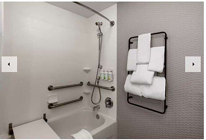La Quinta Inn & Suites by Wyndham Knoxville Papermill
