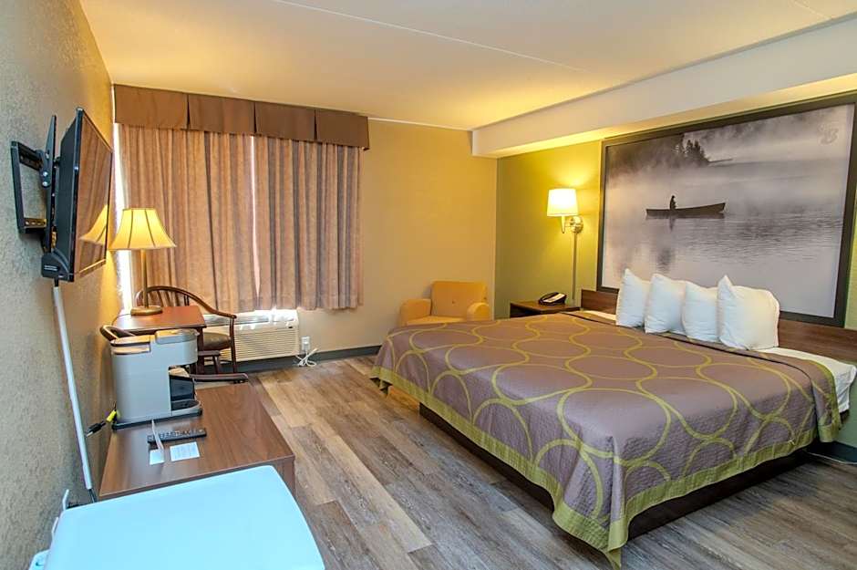 Super 8 by Wyndham Mississauga