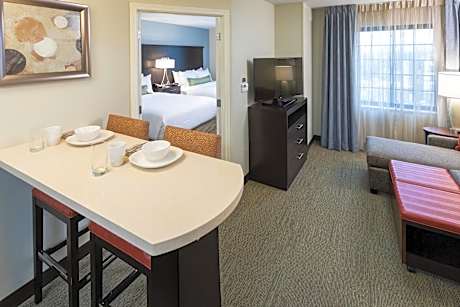 One-Bedroom Queen Suite -Non-Smoking