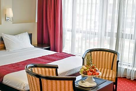 Triple Room with City View