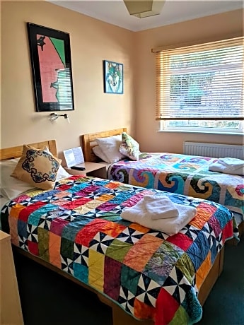 Twin Room with Private Bathroom