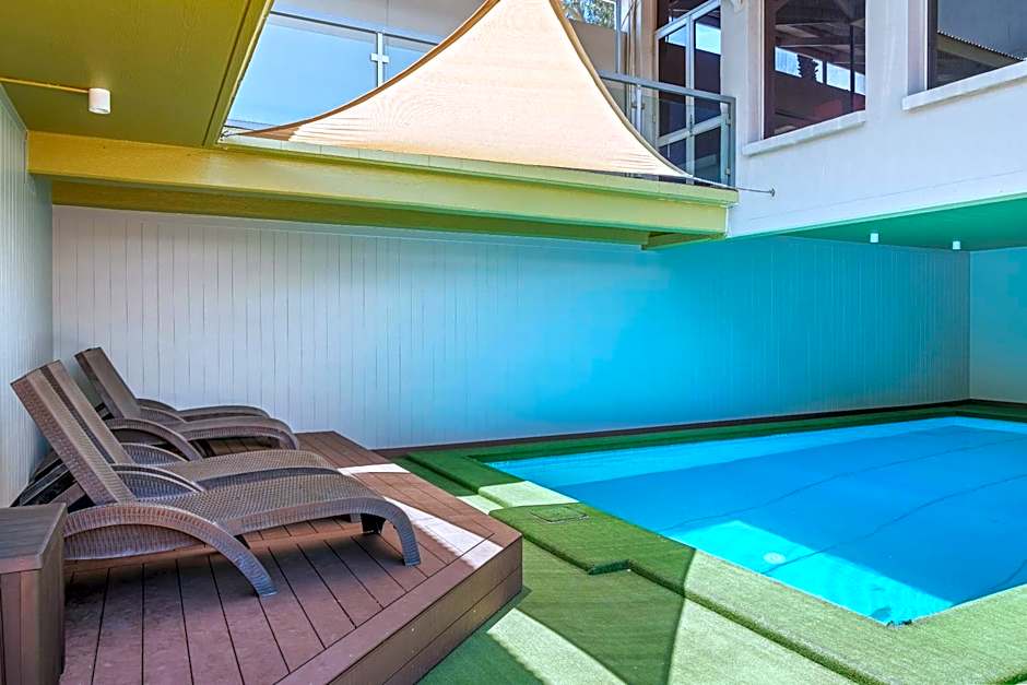 Stay at Alice Springs Hotel