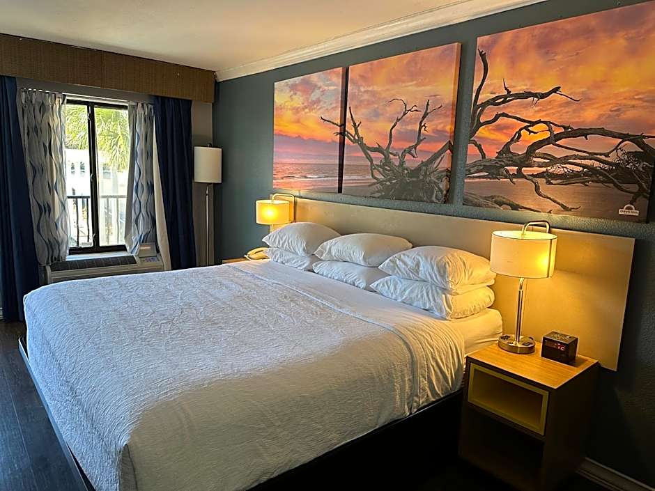 Days Inn by Wyndham Pensacola - Historic Downtown