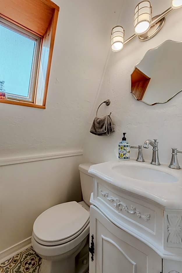 Lands End Private Lakeside Escape