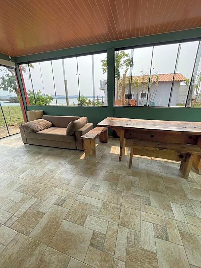 Casa com Piscina na Represa de Carlópolis