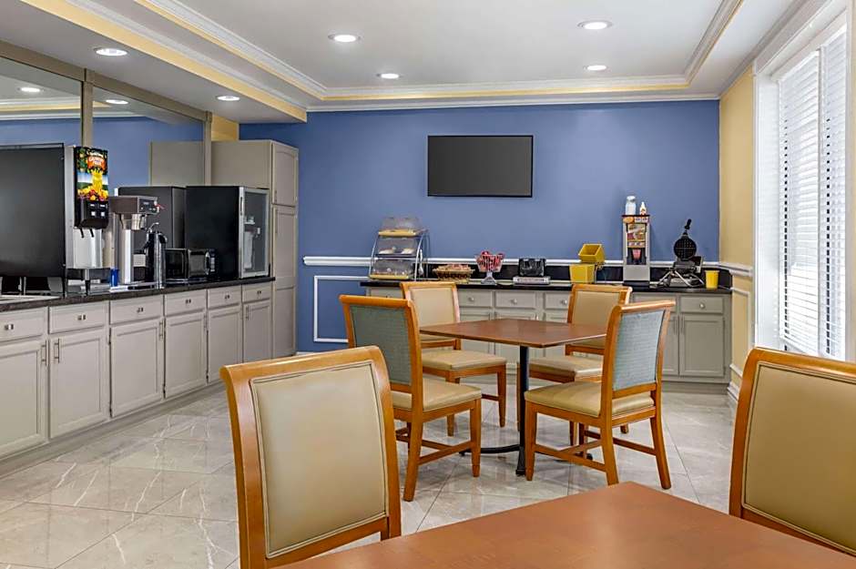 Days Inn by Wyndham Kingsland GA