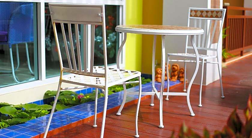 Takanta Place Aparthotel