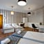 ROYAL ROOMS***
