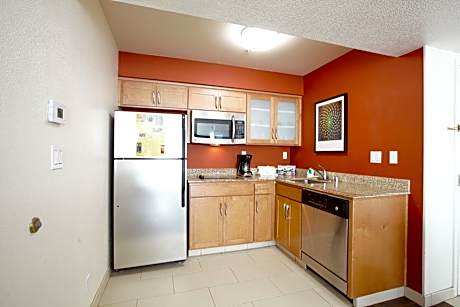 Studio Suite, 1 Queen Bed with Sofa bed (1 Queen Bed and 1 Double Sofa Bed)