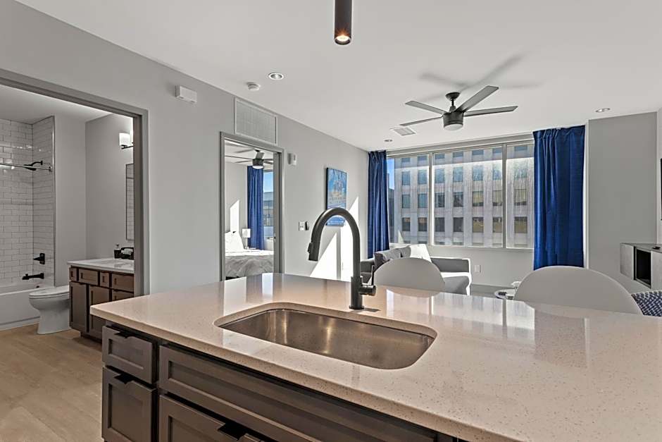 175 LEX - Walkable Downtown Lexington & Rupp Arena - Full Condos