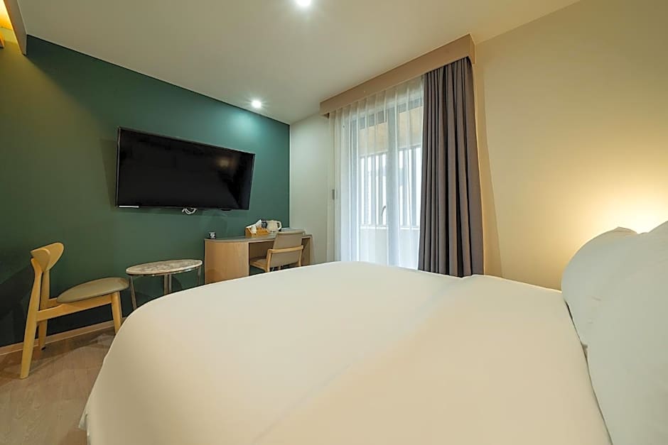 Hound Hotel Gimhae Samgye