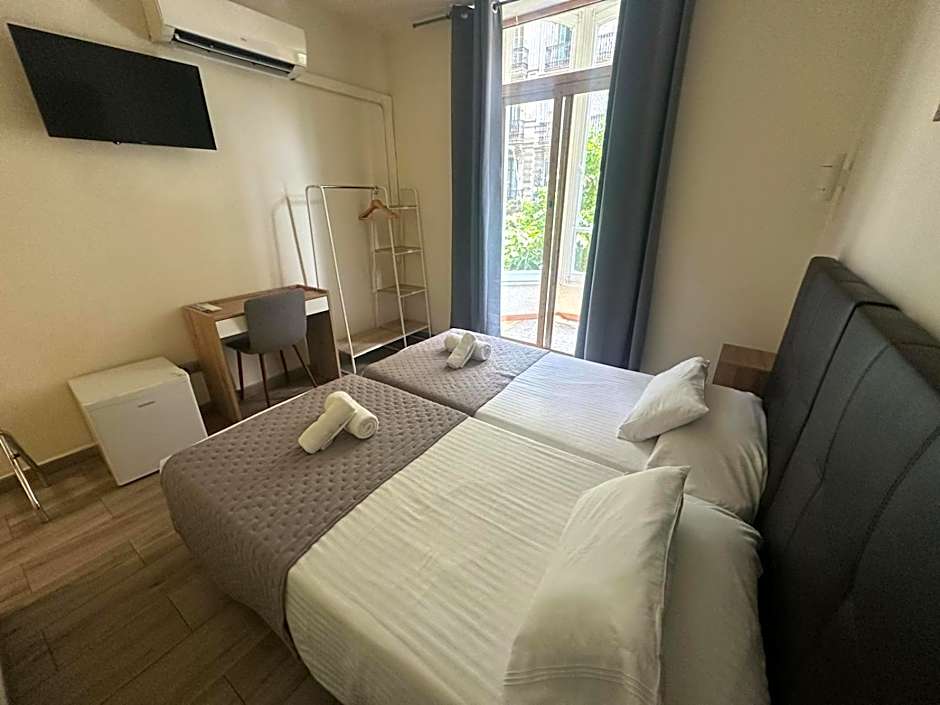 Hostal Balmes Centro