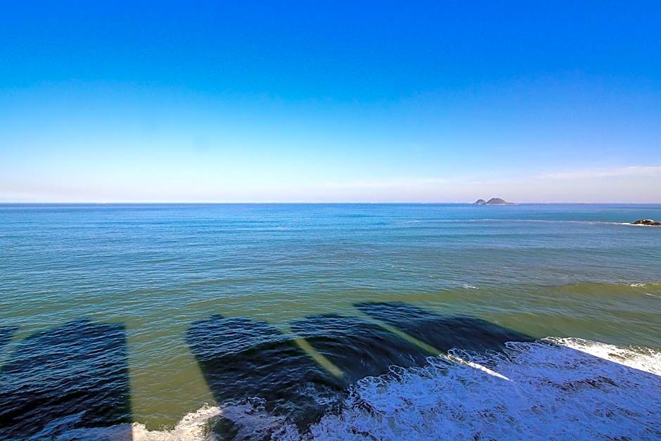 Apartamento no Morro do Maluf, frente ao mar