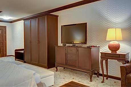Junior Suite with Mountain View