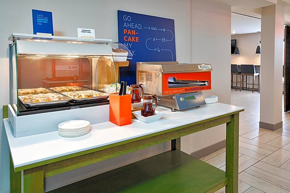 HOLIDAY INN EXPRESS & SUITES FREDERICTON By IHG
