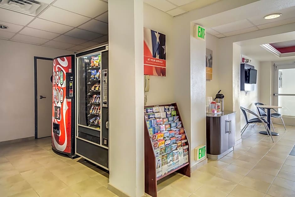 Howard Johnson by Wyndham Lemoore