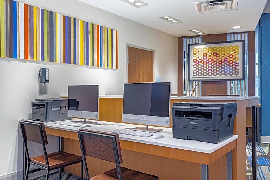 Holiday Inn Express And Suites Elkhart North By IHG