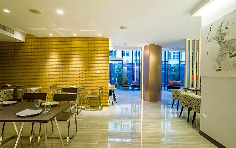 Aim House Bangkok Hotel - No parking