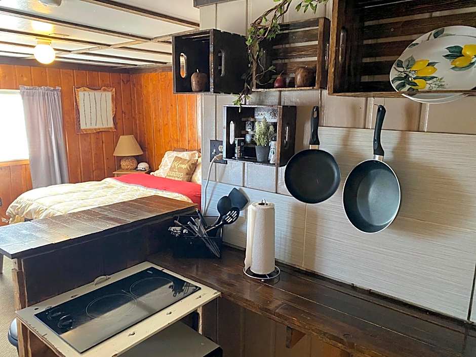 Roundtop Mountain Vista - Cabins and Motel