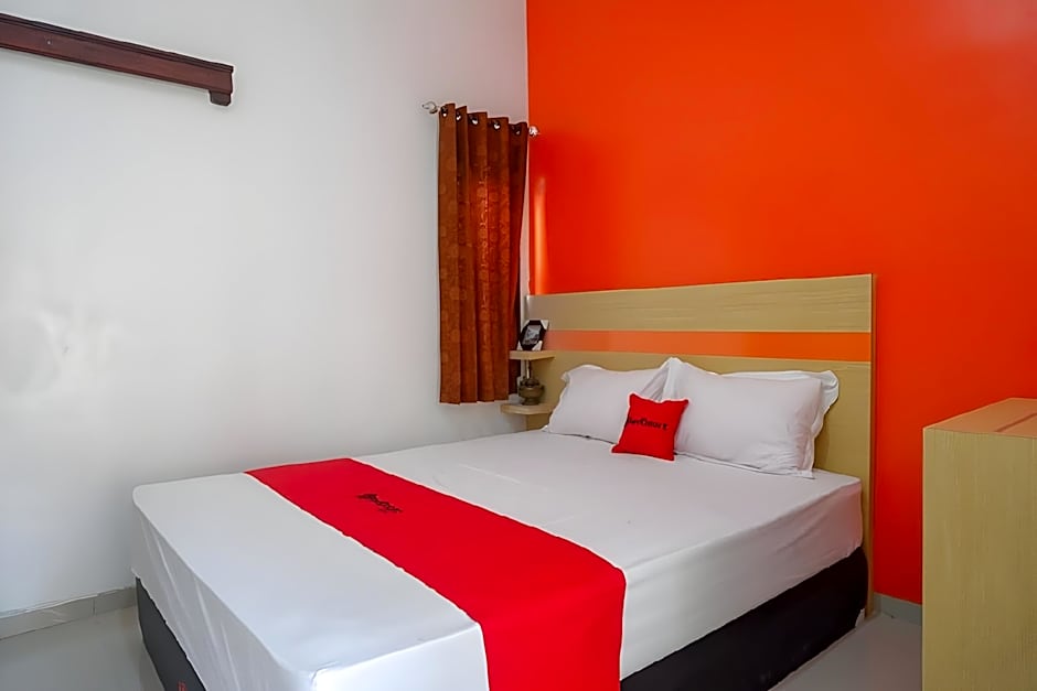 RedDoorz Syariah near Alun Alun Kota Rembang