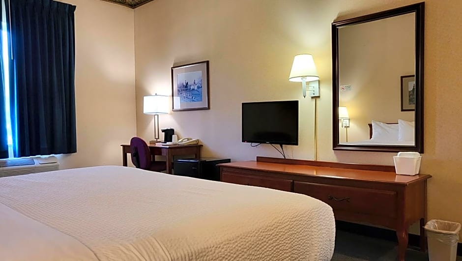 Magnuson Hotel West Liberty