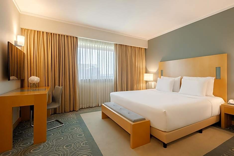 Sana Malhoa Park Hotel