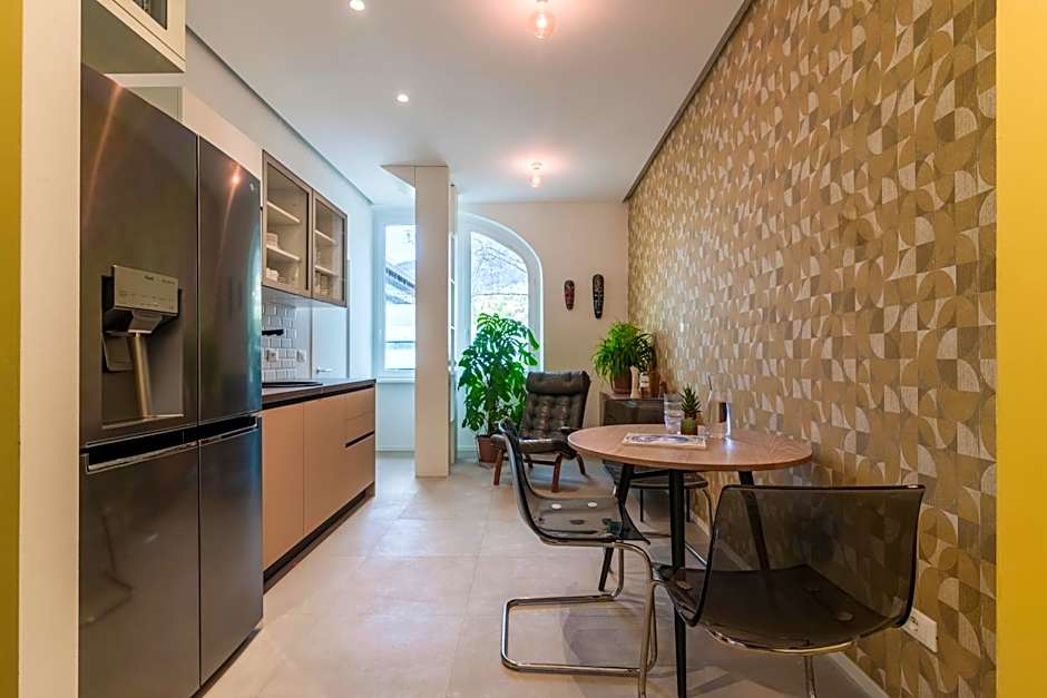 ELECTRIC Rooms & Suites