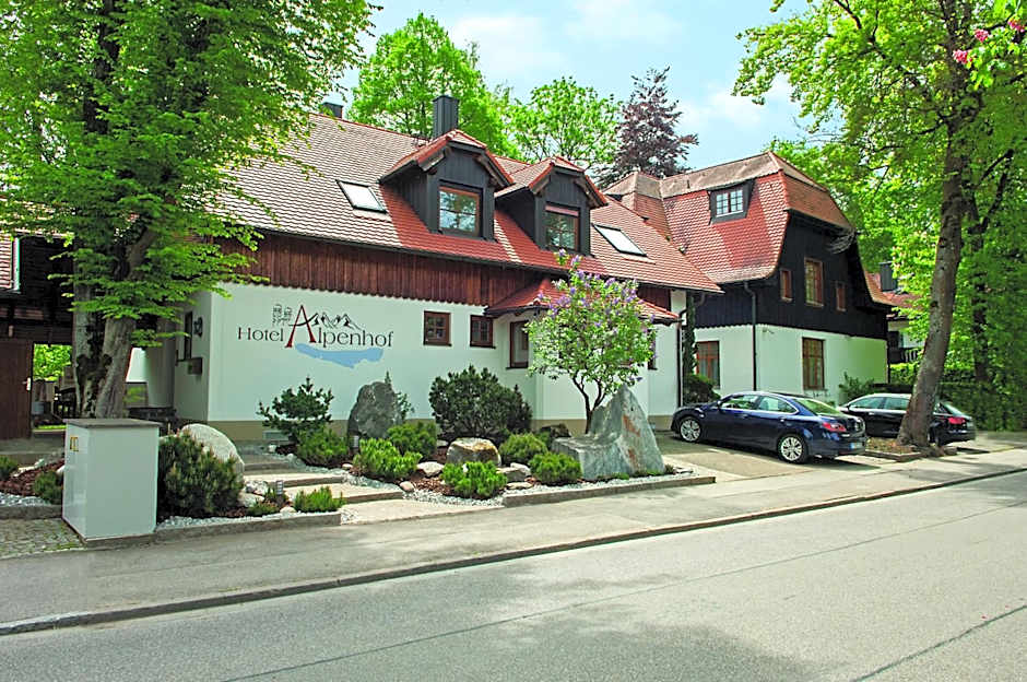 Hotel Alpenhof - ruhige Wohlfühloase zwischen München, dem Fünf-Seenland und den Bergen, in S-Bahnnähe