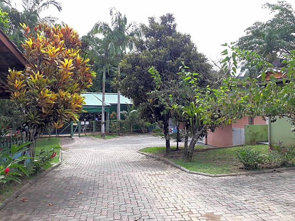 Aconchego 3 dorms, piscina, churrasq em Condomínio Fechado