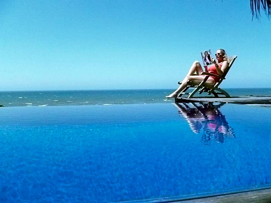 Days At Sea Beach Lodge