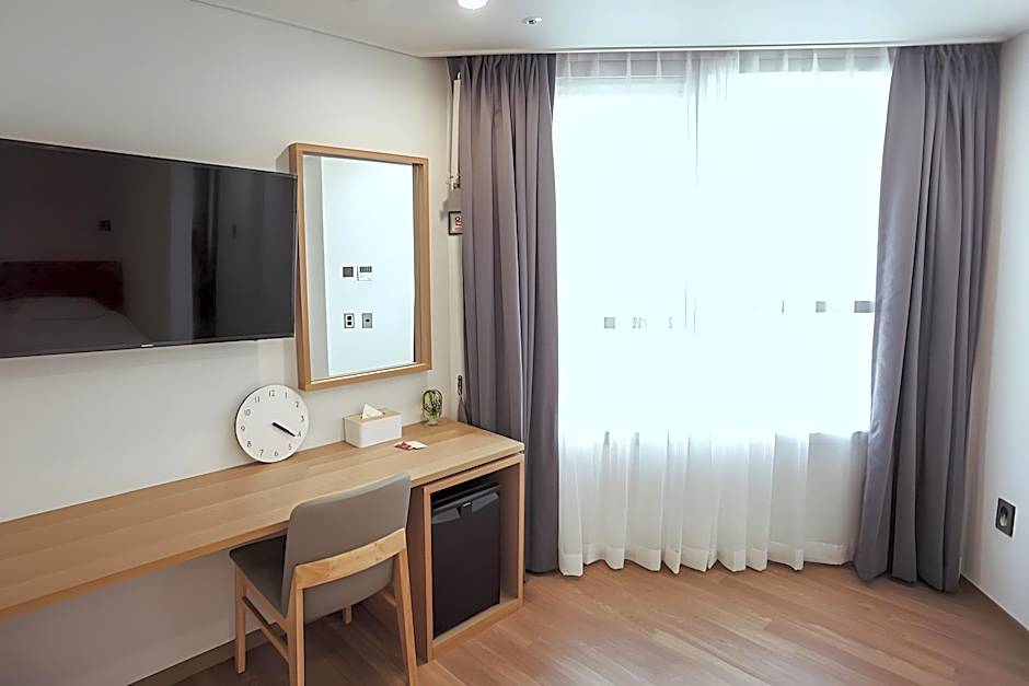 Kenny Stay Jeju Mosulpo