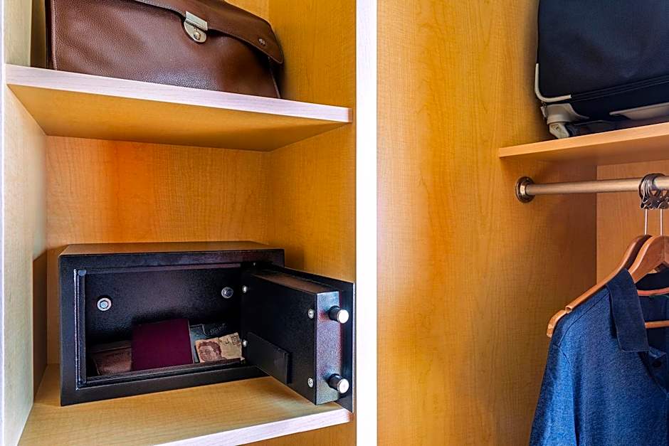 Ibis Cancun Centro Hotel