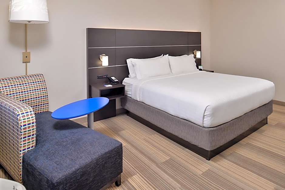 Holiday Inn Express & Suites Kansas City - Lees Summit By IHG