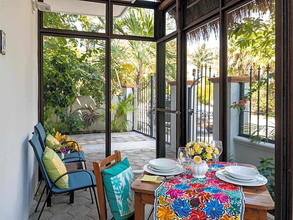 Casa Sonoma - Charming Condos Minutes from Beach & Reef