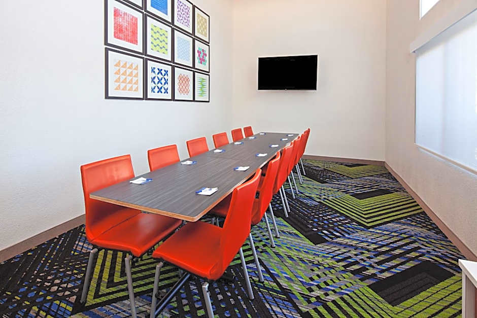 Holiday Inn Express & Suites Rancho Mirage By IHG