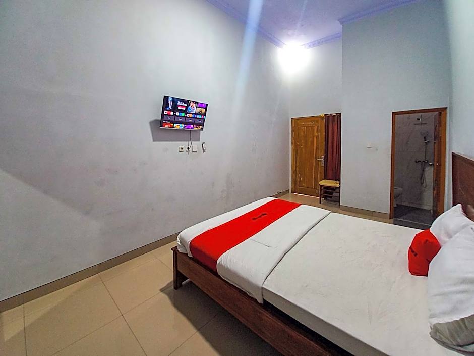 RedDoorz Plus Syariah at Umyas Hotel near Terminal Anjuk Ladang Nganjuk