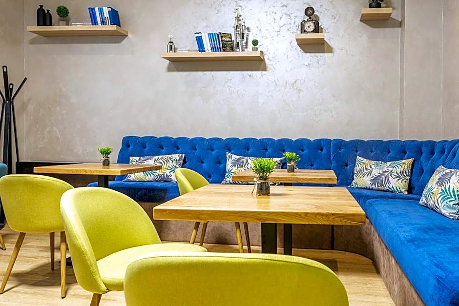 City Avenue Hotel by HMG