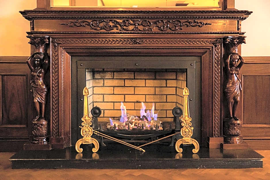 Lakeside Manor Hotel