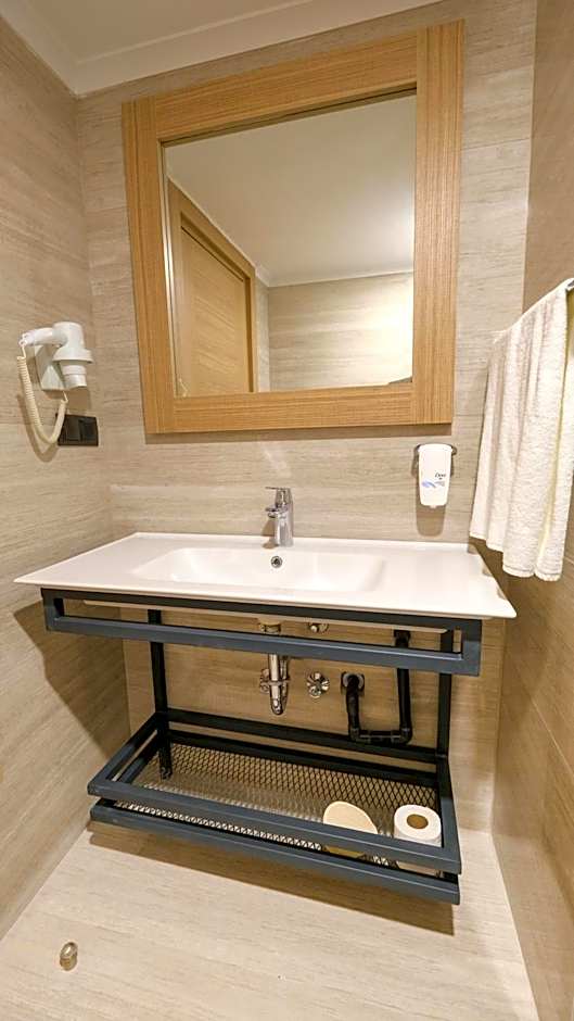 Alesta Seaside Residence