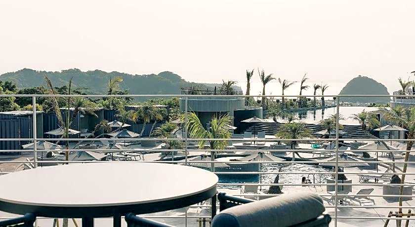 BOTANICAL POOL CLUB