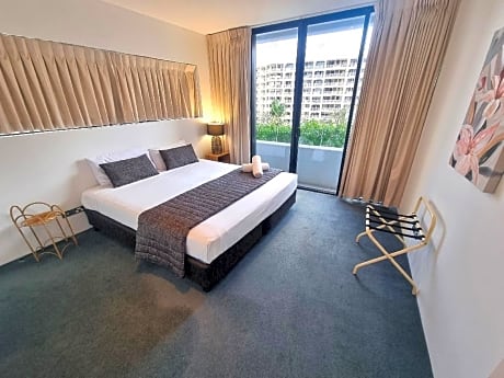 3-Bedroom Pool View Apartment