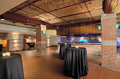 Crowne Plaza Indianapolis-Dwtn-Union Stn, an IHG Hotel