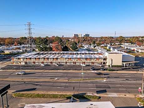 James River Inn & Suites