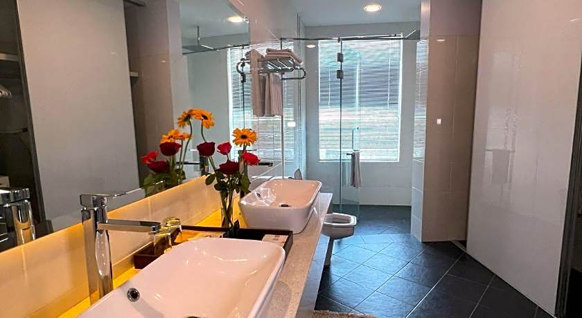 Cenang Plaza Beach Hotel