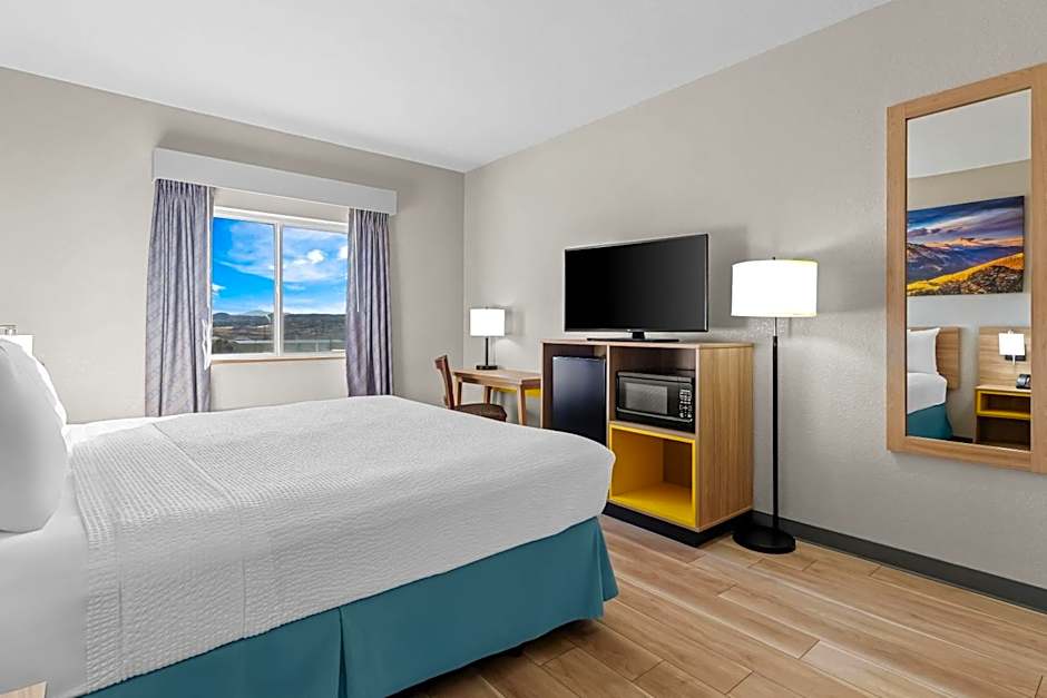 Days Inn & Suites by Wyndham Castle Rock