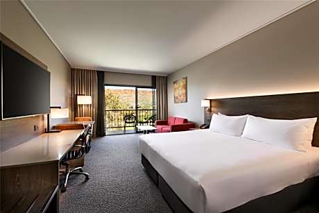 Deluxe King Room with Mountain View